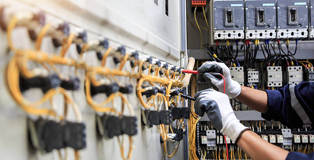 Professional Electrician technician working in Cambridge, IL